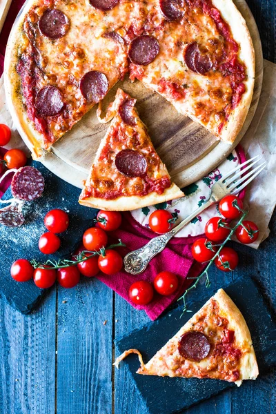 Tasty Tomatoes and Pepperoni Pizza