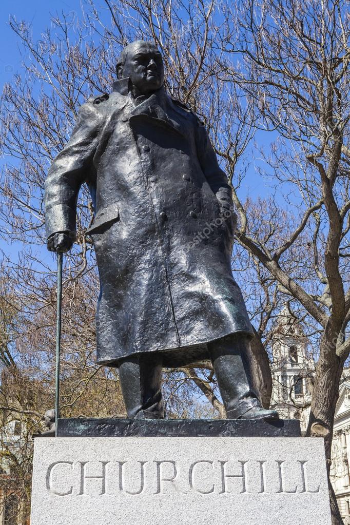 quel celebre homme politique anglais a sa statue sur parliament square