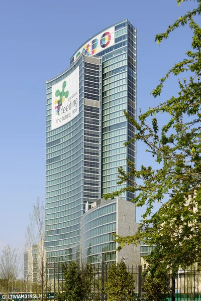 19 days to EXPO 2015,  Expo advertising on Regione building, Mil
