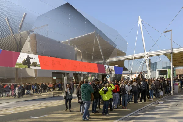 Visitors queue among Rice cluster pavilions , EXPO 2015 Milan
