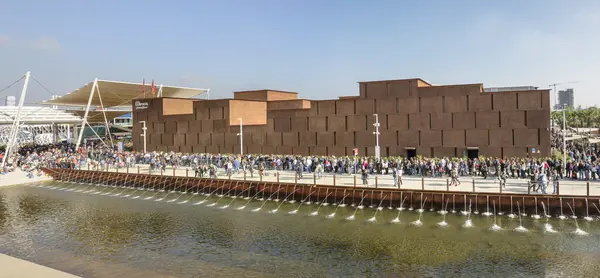 Visitors queue along Morocco pavilion , EXPO 2015 Milan
