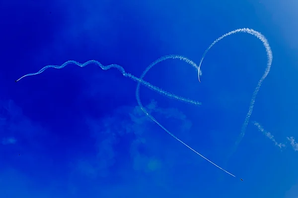 Drawings of smoke in the sky, heart shaped 1