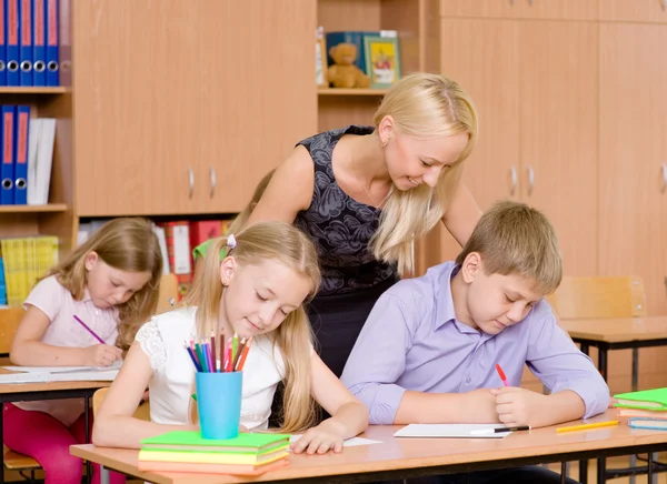 Teacher helps students