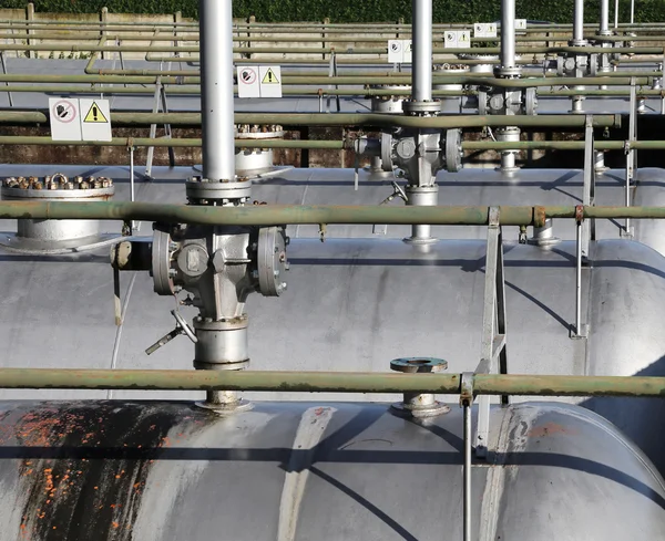 Valves and piping above the pressure vessel of a plant