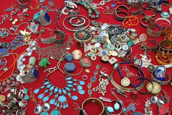 Necklaces Bracelets and precious jewels vintage at the flea mark