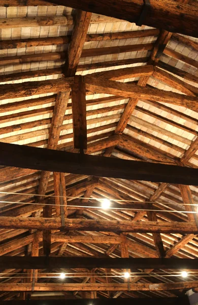 Roof with beams facing bricks and halogen lamps