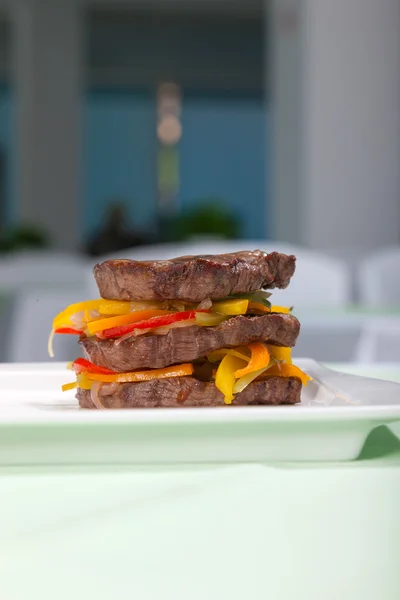 Fillet steak with vegetables burger style