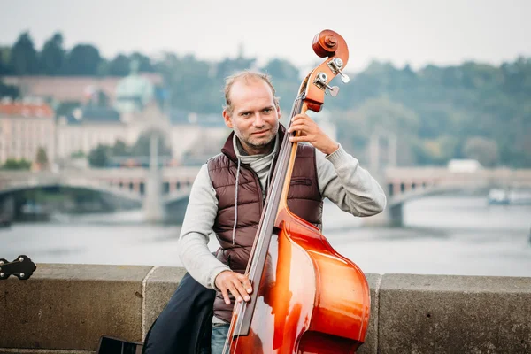 Street Busker performing jazz songs on the Charles Bridge in Pra