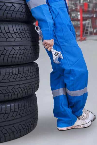 Mechanic leans on the tires