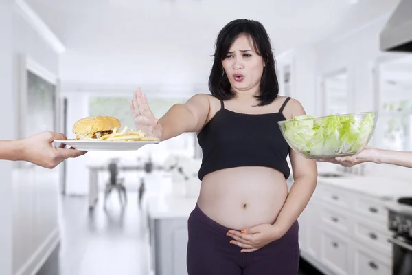 Pregnant mother avoid junk food