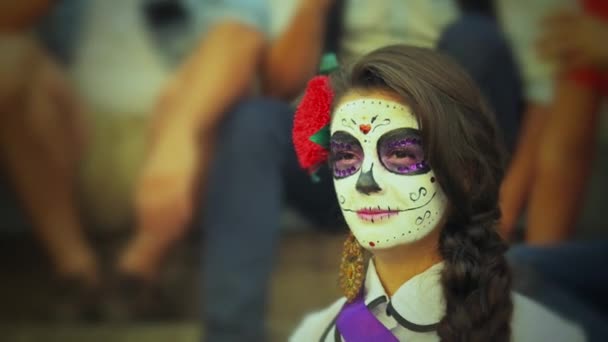 El camuflaje para la persona cosmético como poner