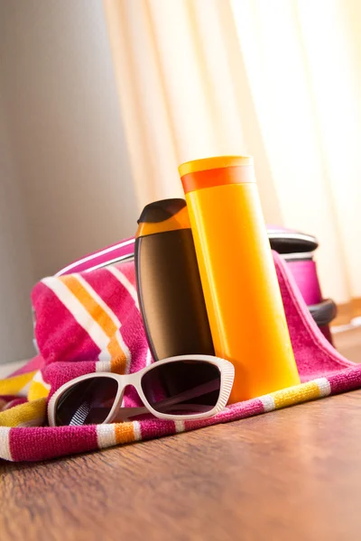Sun protection cosmetics and sunglasses