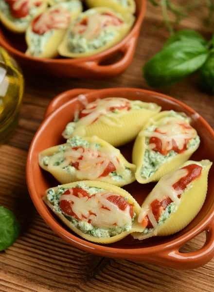 Stuffed pasta shells