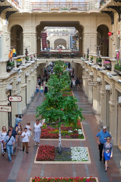Artificial trees and walking people in GUM store