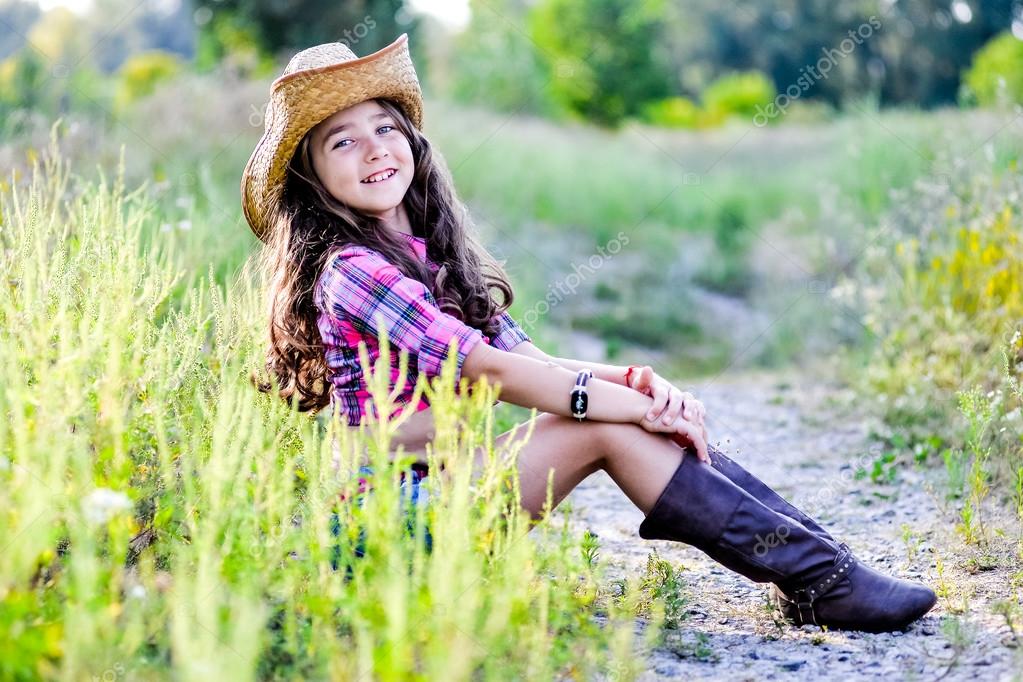 Cute Teen Girls In Cowgirl Hats