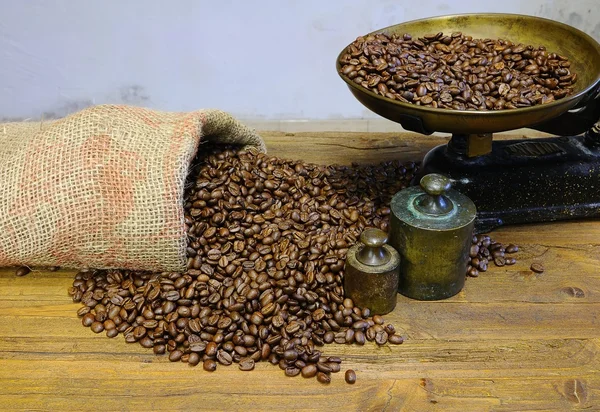 Coffee with scale and coffee beans.