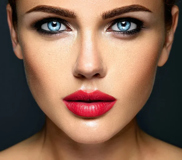 Closeup portrat of sensual glamour beautiful woman model lady with fresh daily makeup with red lips and clean healthy skin face