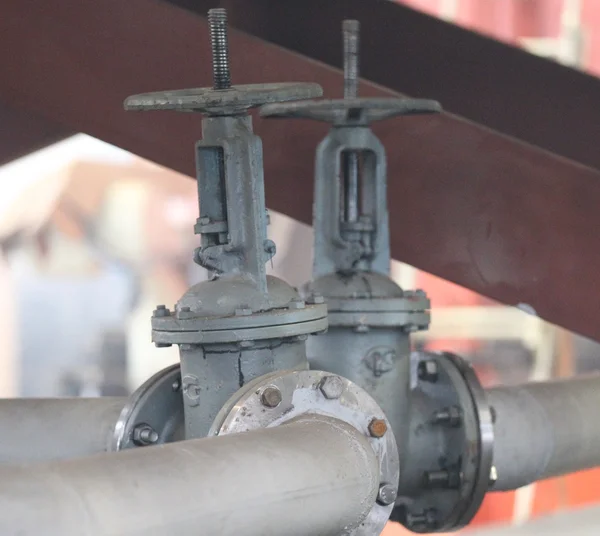 Valves for the control and supply of fluids