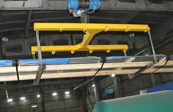 Industrial lift for transportation of raw materials