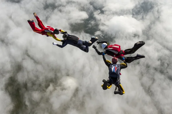 Group collects figure skydivers