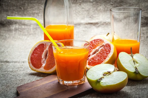 Juice of apples and red grapefruit.