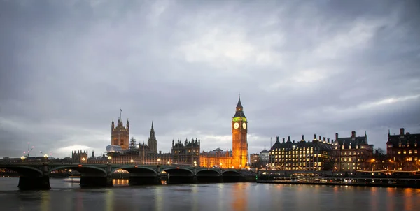 Big Ben Clock Tower and Parliament house at city of westminster,