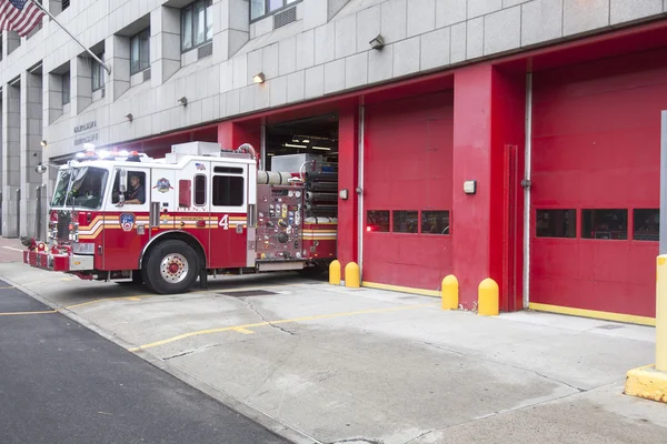 New York City, 10 september 2015: fire truck backs into river street lower manhattan garage