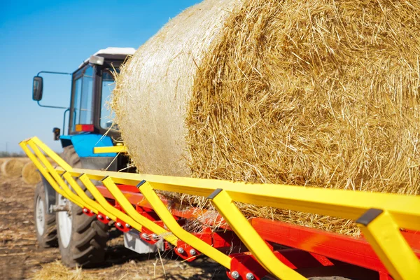 Straw on a tractor trailer