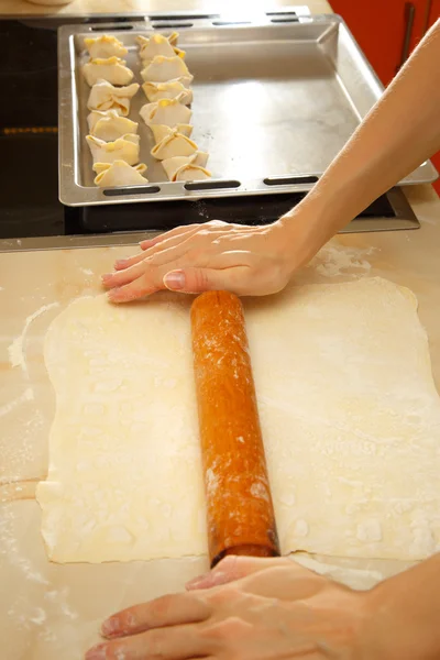 Baking sweet cakes process
