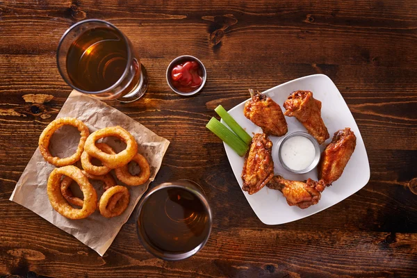 Appetizer sampler with onion rings
