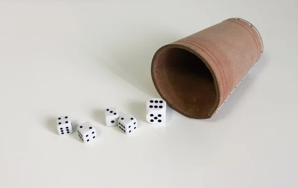 Spiel game play spielen wuerfel dice cup