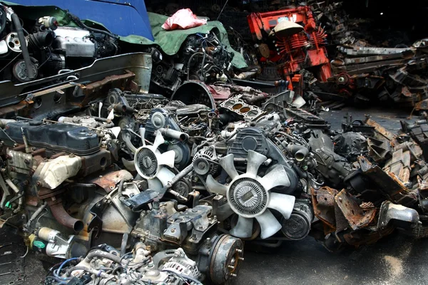 Used and surplus car engines and other car parts