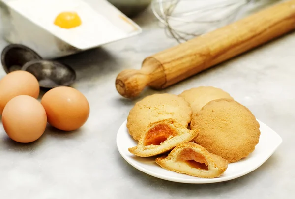 Short pastry cookies with ingredients