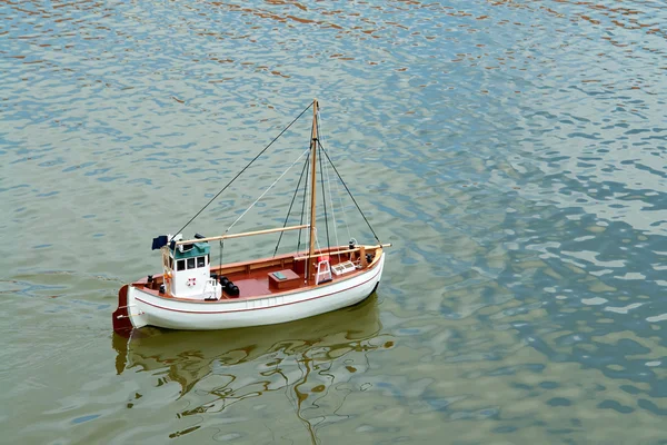 Remote control model scale sail boat