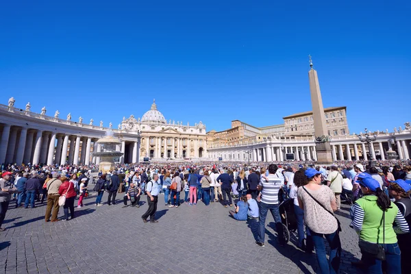Pilgrims gathered  at Saint Peter\'s Square in Vatican