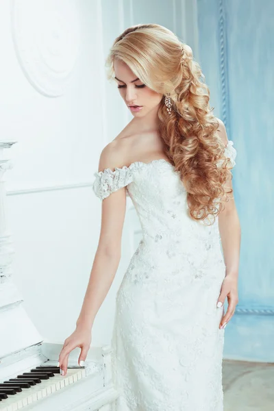 Bride with elegant hairstyle.