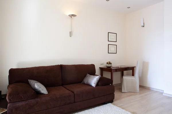 Kleine woonkamer interieur — stockfoto © digitalg #80525834 Gezellige woonkamer living rooms