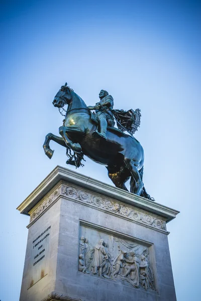 Sculpture of King horseback