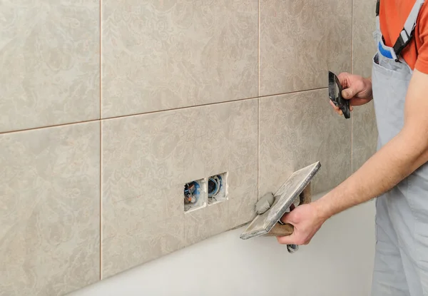Fill the tile joints with grout.