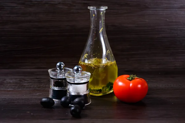 Olive oil with pepper mill tomato