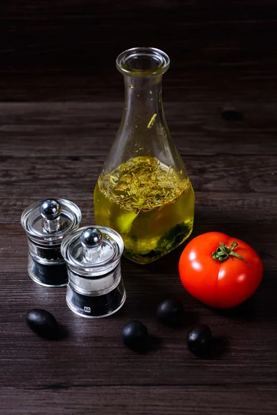 Olive oil with pepper mill tomato