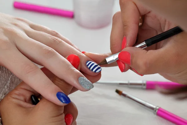 Beauty treatment of fingernails