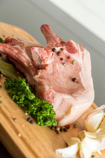 Preparing pork cutlets for cooking