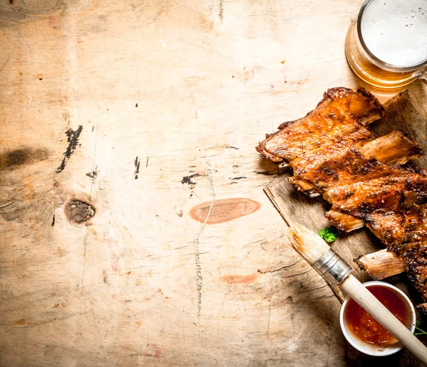 Barbecue pork ribs with tomato sauce and beer.