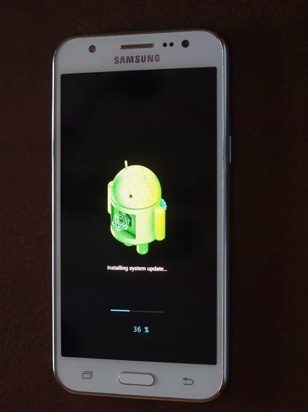 Android installing system update