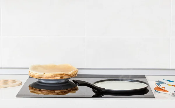 Baking of pancakes on the pan