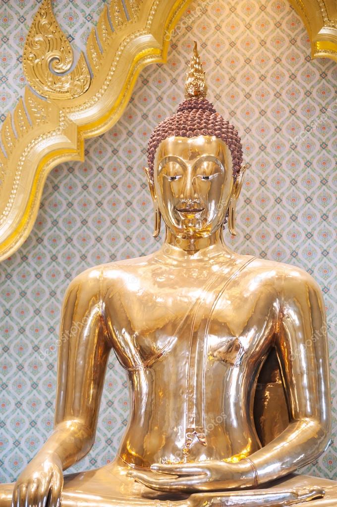 Oro del mondo più grande statua del buddha al wat traimit, bangkok ...