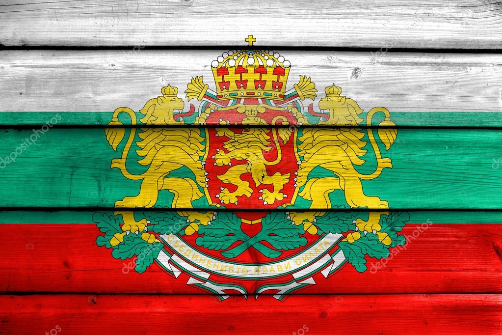 Flagge von Bulgarien mit Wappen — Stockfoto #119858708