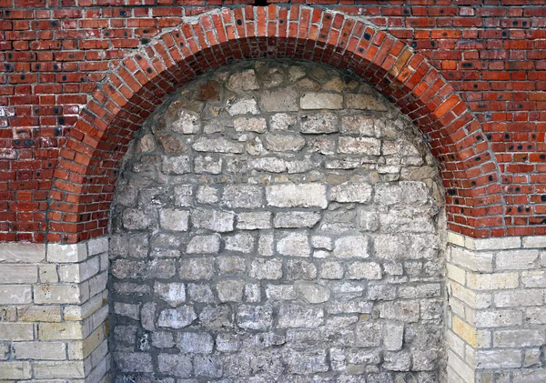 Architectural element in the form of a brick arch