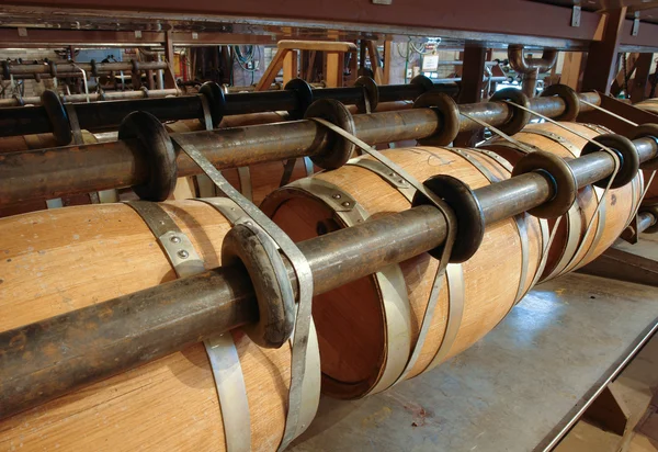 Manufacture of wooden barrels in the factory